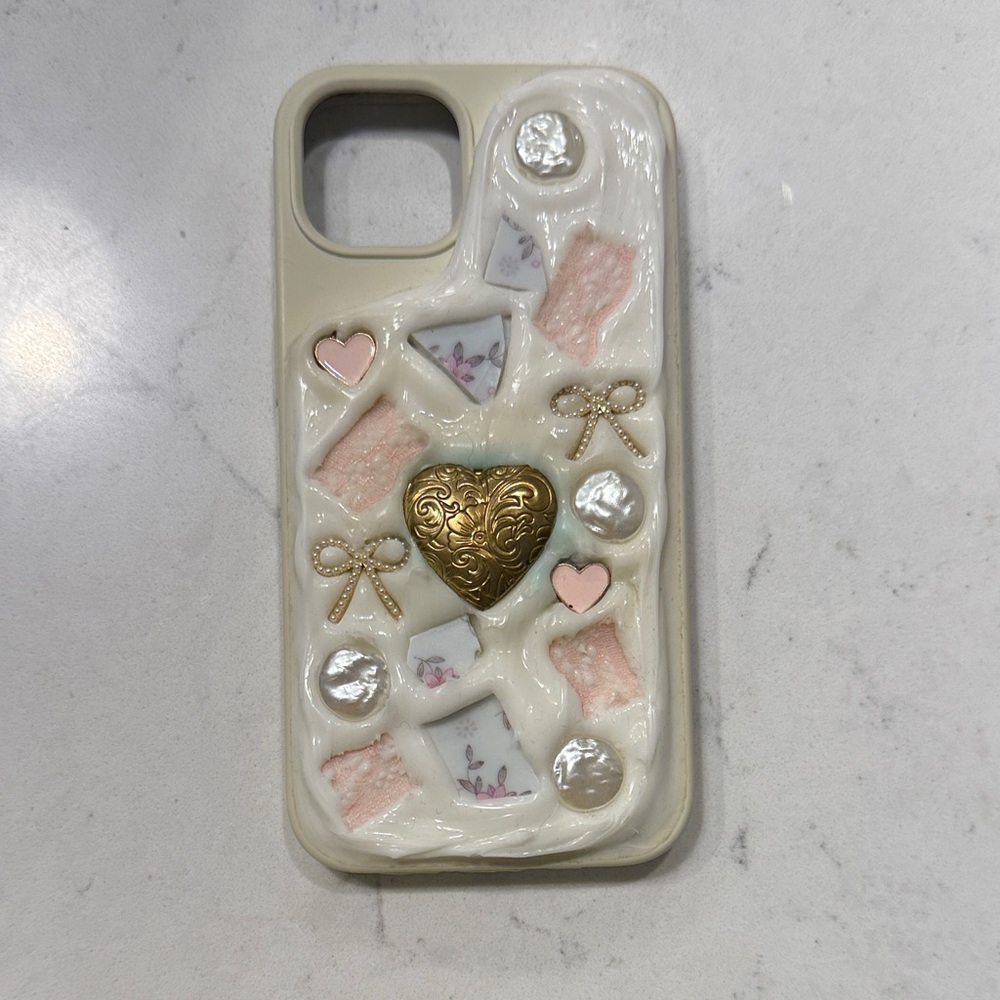 Decorative Heart Phone Case - Gold and Cream iPhone 13